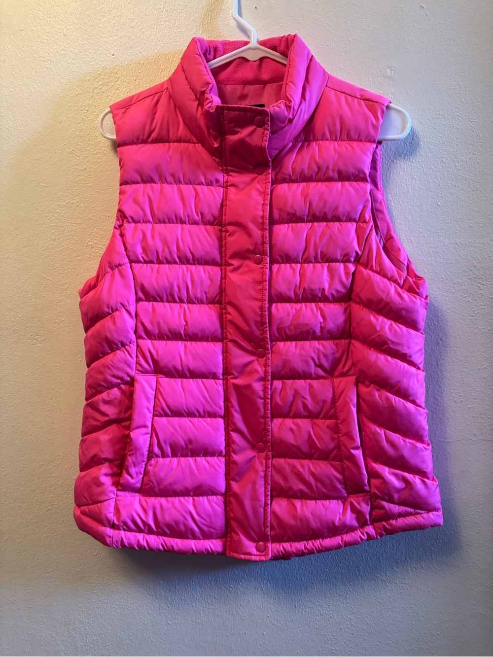 Gap Women’s Hot Pink Puffer Vest | Full Zip & Snap Front | Size M